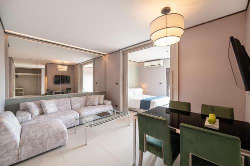 Manhattan Pattaya Hotel - Sha Extra Plus