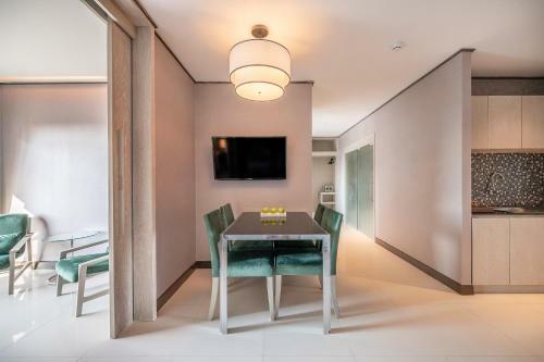 Manhattan Pattaya Hotel - Sha Extra Plus