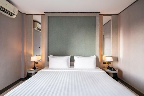 Manhattan Pattaya Hotel - Sha Extra Plus