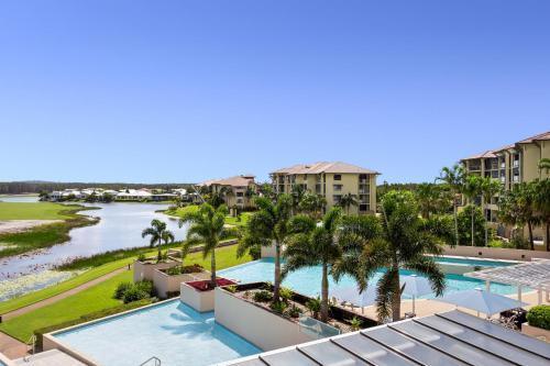 Modern 1-bed Apartment With Golf Course Views
