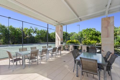 Modern 1-bed Apartment With Golf Course Views