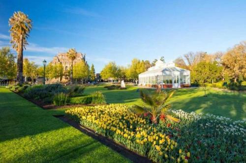 Golden Square Gold Class Guest House, Bendigo