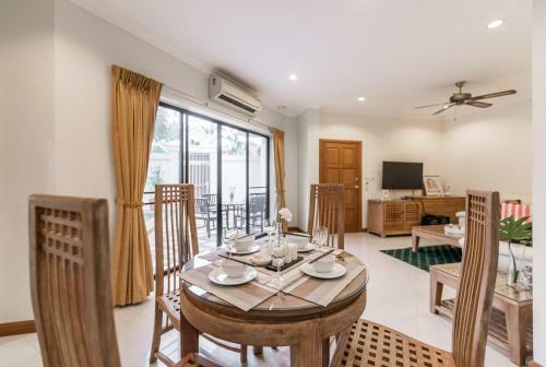 Anb Poolvilla 2br With Private Beach In Pratamnak