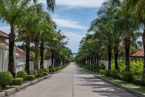 Anb Poolvilla 2br With Private Beach In Pratamnak