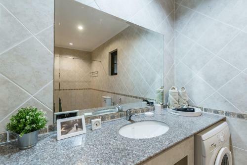 Anb Poolvilla 2br With Private Beach In Pratamnak