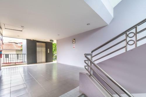 Hotel Oyo 75363 V Place Apartment