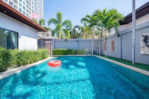 Luxury 3 Bhk Villa 200m From The Beach