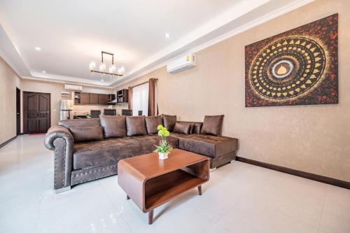 Luxury 3 Bhk Villa 200m From The Beach