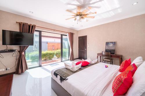 Luxury 3 Bhk Villa 200m From The Beach