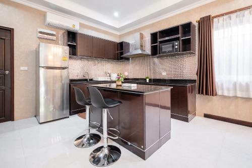 Luxury 3 Bhk Villa 200m From The Beach