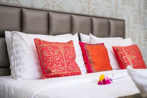 Luxury 3 Bhk Villa 200m From The Beach