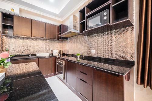 Luxury 3 Bhk Villa 200m From The Beach