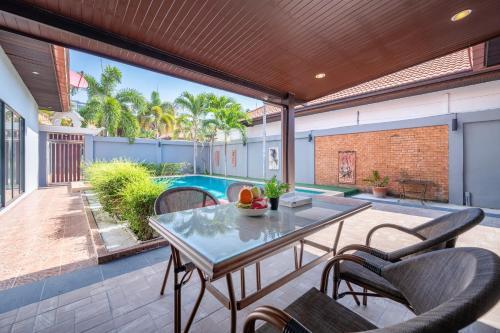 Luxury 3 Bhk Villa 200m From The Beach