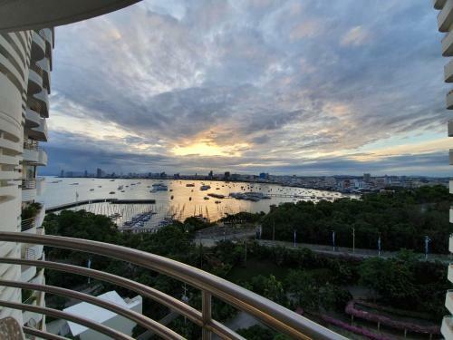 Apartamento Spacious Room With Ocean & City View