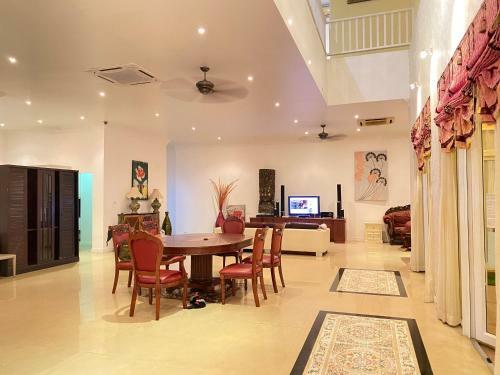 Villa Luxury Palace,beach 600m,bbq,karaoke,snooker