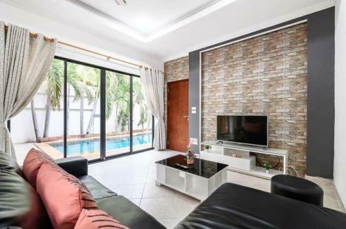 Majestic Pool Villa Private Beach