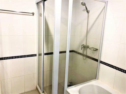 Platinum Suites, Thepprasit Road - Large Top Floor Studio