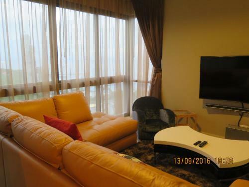 Two Bedrooms 31st Floor 100 Pattaya Bay Seaview