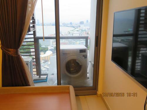 Two Bedrooms 31st Floor 100 Pattaya Bay Seaview