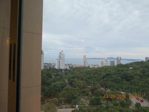 Two Bedrooms 31st Floor 100 Pattaya Bay Seaview
