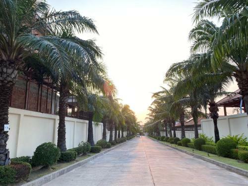 Majestic Villa,walking To Beach 50m,bbq,pool Table