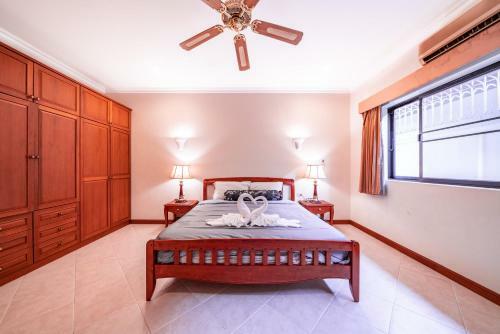 Majestic Villa,walking To Beach 50m,bbq,pool Table