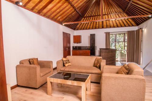 Puri Saron Hotel Madangan - Gianyar