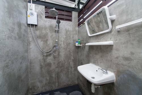 Nty Hostel Near Suvarnabhumi Airport