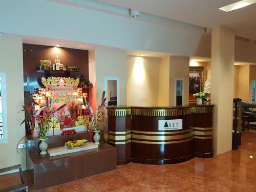 Hostal S.e.t Thanmongkol Residence