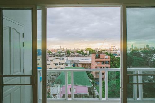 Hostal S.e.t Thanmongkol Residence