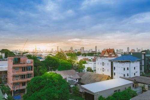 Hostal S.e.t Thanmongkol Residence