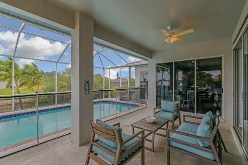 Peaceful Coral Oasis Villa With Pool