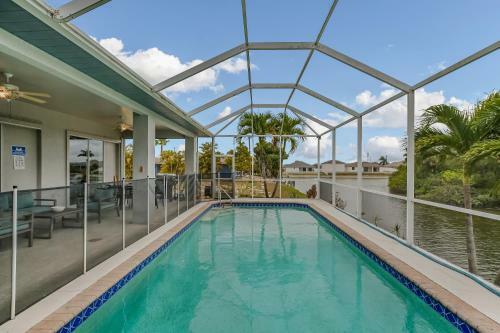 Peaceful Coral Oasis Villa With Pool
