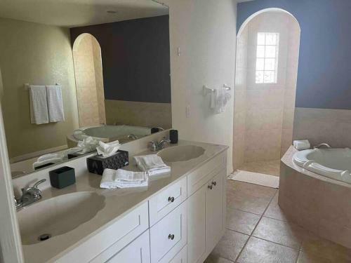 Casa Confortable Con Piscina Y Garage