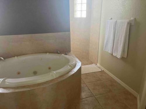 Casa Confortable Con Piscina Y Garage