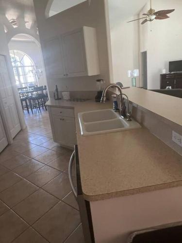 Casa Confortable Con Piscina Y Garage