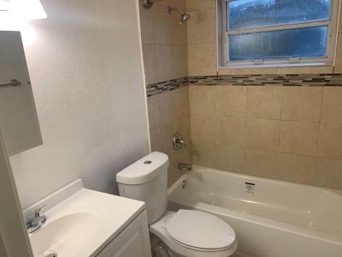 Nice And Quiet 2 Beds 1 Bath In Oakland Fl