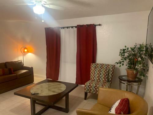 Nice And Quiet 2 Beds 1 Bath In Oakland Fl