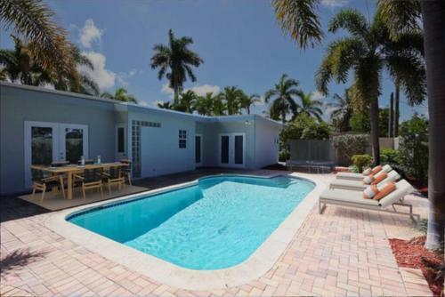 Villa Modern 4bdr Home With Pool By The Beach