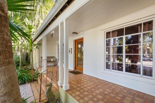 Beautiful Four Bedroom Home In Hollywood Florida