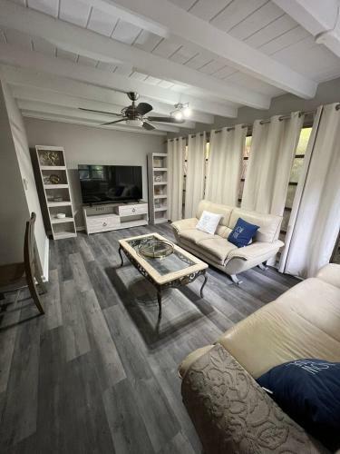 Beautiful Four Bedroom Home In Hollywood Florida