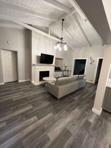 Beautiful Four Bedroom Home In Hollywood Florida