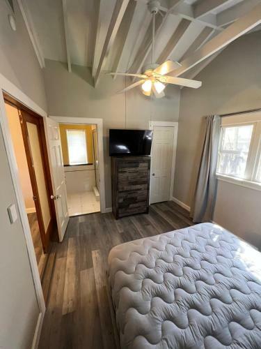 Beautiful Four Bedroom Home In Hollywood Florida