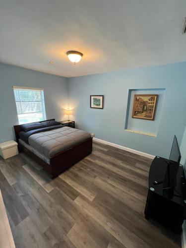 Beautiful Four Bedroom Home In Hollywood Florida