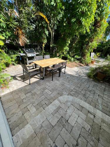 Beautiful Four Bedroom Home In Hollywood Florida
