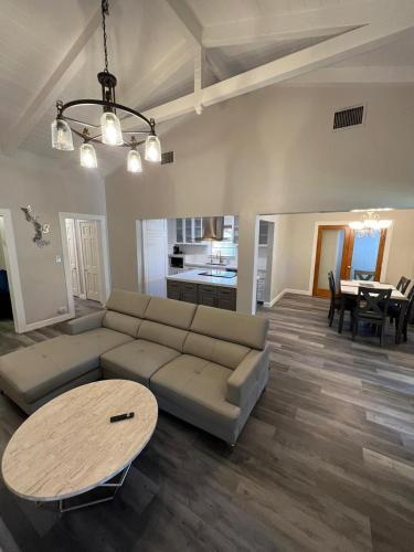 Beautiful Four Bedroom Home In Hollywood Florida