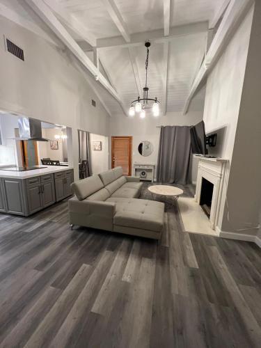 Beautiful Four Bedroom Home In Hollywood Florida