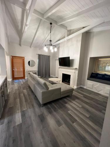 Beautiful Four Bedroom Home In Hollywood Florida