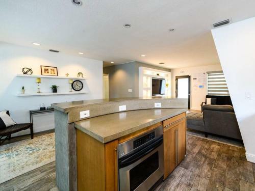 923 Hollywood Muse