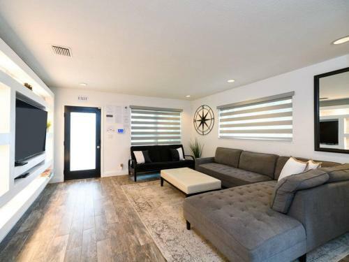 923 Hollywood Muse